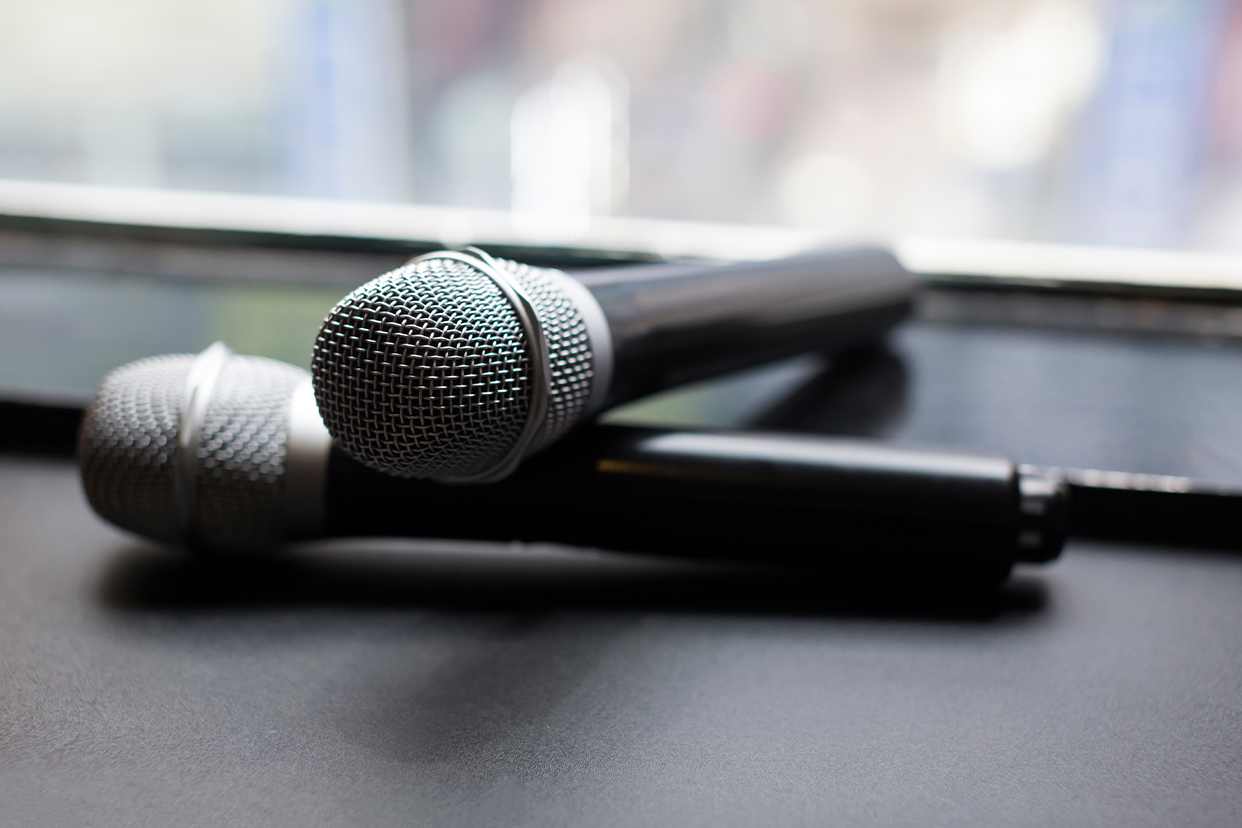  How to convert a wired microphone to a wireless microphone 