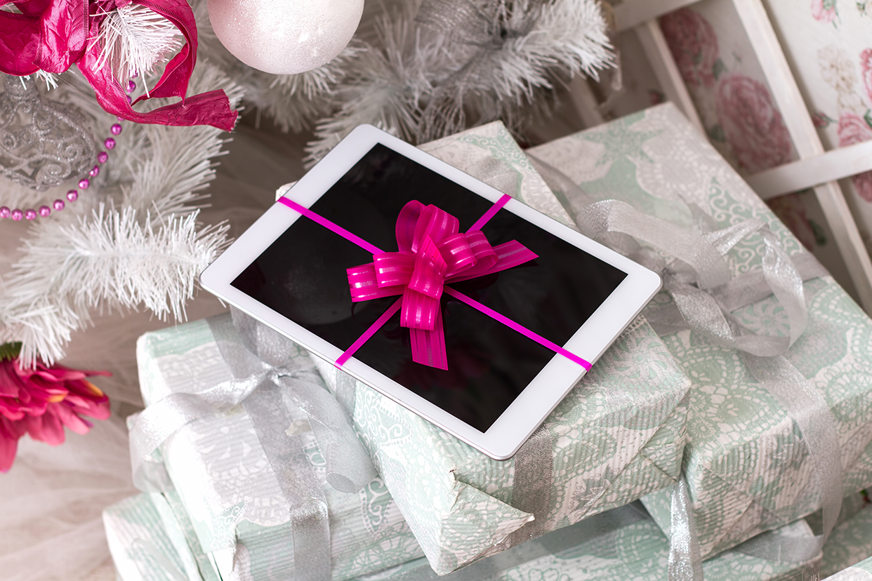  Things to keep in mind while gifting someone a gadget  