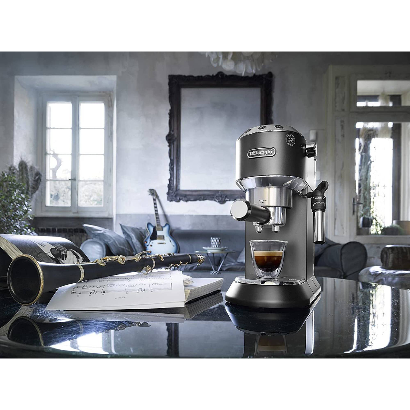 Delonghi Cafetera Espresso EC685M Metal + Molinillo KG79